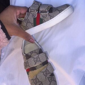 Gucci Kids Sneakers with Beige and Green Stripes
